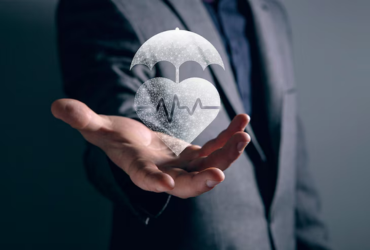 The Pros and Cons of Bundling Your Insurance Policies